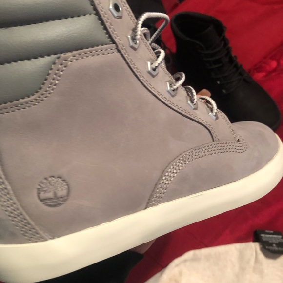 Female Timberlands - Picture 4 of 8